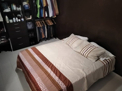 Imagen 8 de 12 de Hermoso Apartamento Remodelado En Res Los Roques // 04128901630