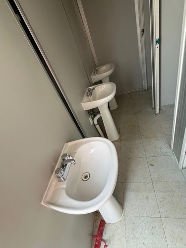 Baños Sanitarios Mixtos Para Hombres Y Mujeres Con Clima