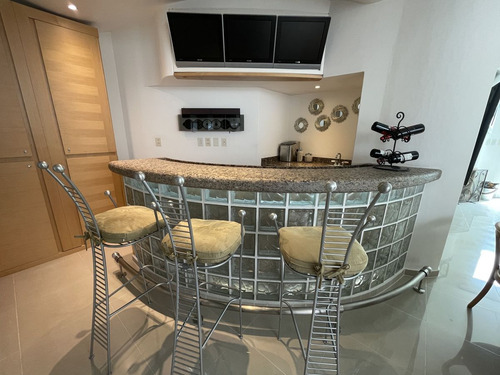 Residencia De Lujo En Exclusivo Fraccionamiento En Valle Escondido