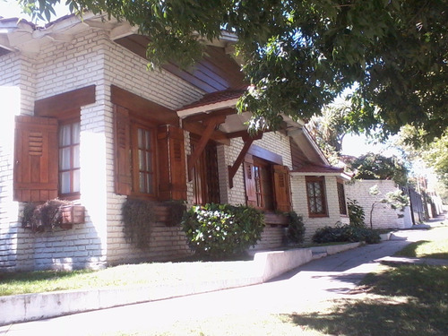 Imagen 1 de 30 de Chalet 4 Ambientes Con Depcia. De Serv.