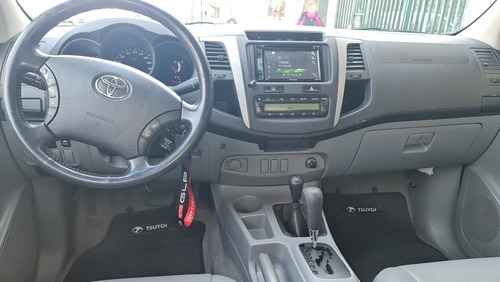 Imagen 11 de 16 de Toyota Hilux 2009 3.0 I Srv Cab Doble At 4x4 Cuero