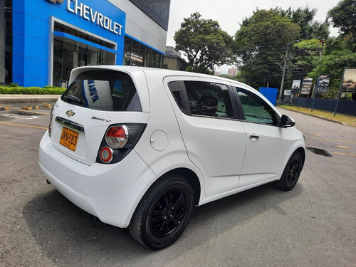 Imagen 2 de 14 de Chevrolet Sonic Lt Hach Back M/t 1.6