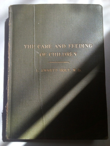 Libro Antiguo 1927 Care And Feeding Of Children En Inglés
