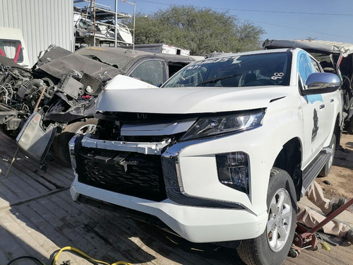 Imagen 1 de 12 de Desarmo Mitsubishi L200 Did 4x4 Diésel 2021 Por Partes