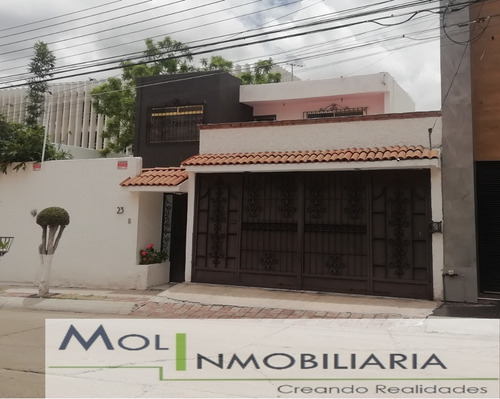 Casa En Venta Zona Colinas Del Cimatario.