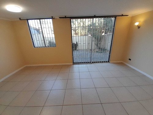 Impecable, 2 Pisos, 3 Dormitorios, 2 Baños (90267)