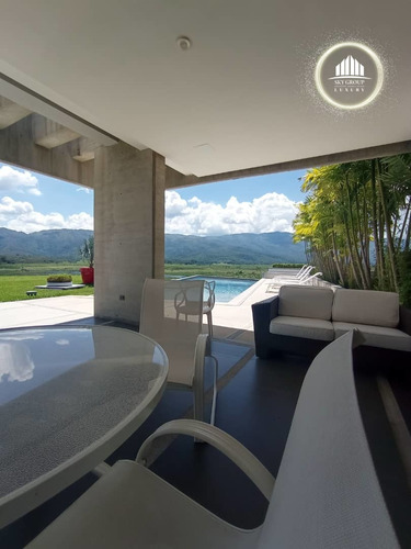 Imagen 5 de 11 de Guataparo Country Club Ases: Luz Castro Inmueble De Lujo.