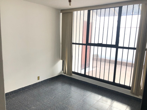 Casa Amplia Con Rec Con Baño Pb, Bodega, 4 Rec 2.5 Baños Lomas Boulevares Tlalnepantla