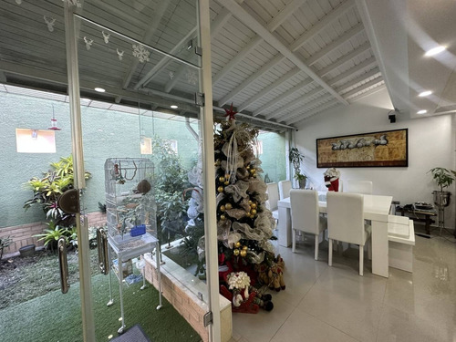 Venta Townhouse Totalmente Amoblado Las Palmas, El Parral Valencia
