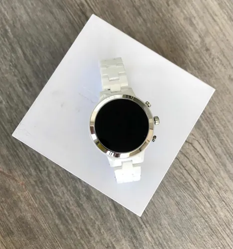 Mkt5050 runway white smartwatch best sale