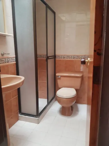 Casa Dúplex 140 M² En Barrio Centenario - 4 Hab, 3 Baños, Excelente Ubicación