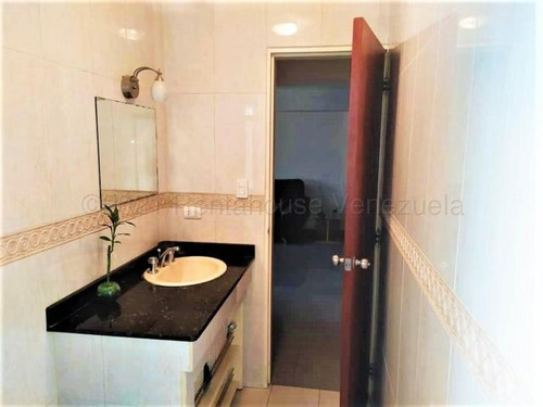 La Urbina Mls# 25-12476 Wm