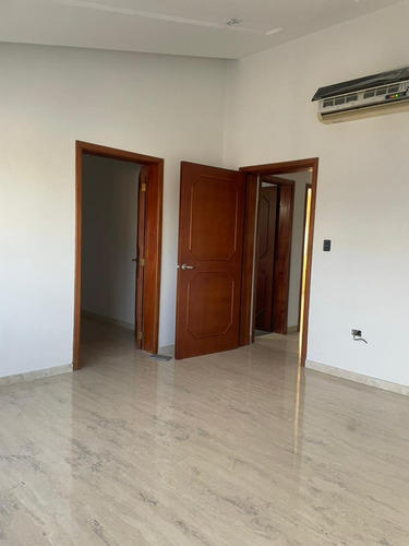 Luis V. Vende Lujosa Y Moderna Quinta A Estrenar Urb Prebo 150-14