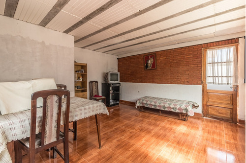 Casa. 13 Ambientes. 11 Dormitorios. Cochera. Patio. Terraza. Quincho. Parrilla