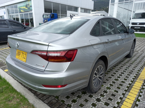 Volkswagen Jetta A7 Highline 1.4t At