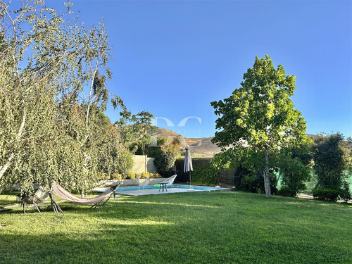 Casa En Venta De 5 Dorm. Piedra Roja Chicureo Colina