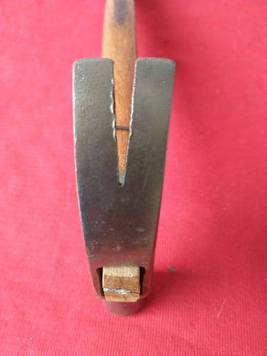 Antigo Martelo De Carpinteiro Com Cabo De Madeira Cumarú. (Usado)