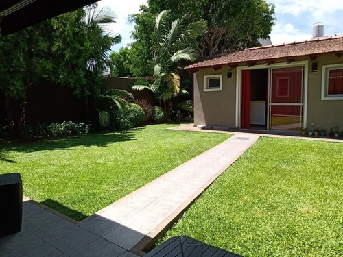 Imagen 19 de 26 de Casa En Venta, Castelar, Chalet 5 Ambientes Parque Y Quincho
