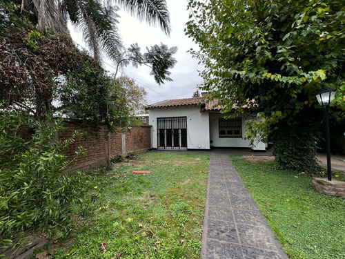 Imagen 2 de 19 de Venta Casa De 3 Amb. Villa Udaondo, Ituzaingo