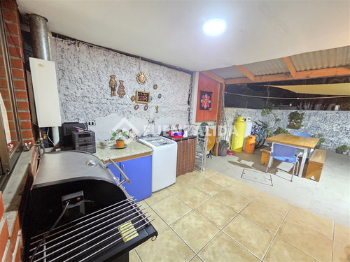 Casa En Venta De 3 Dorm. En Ñuñoa
