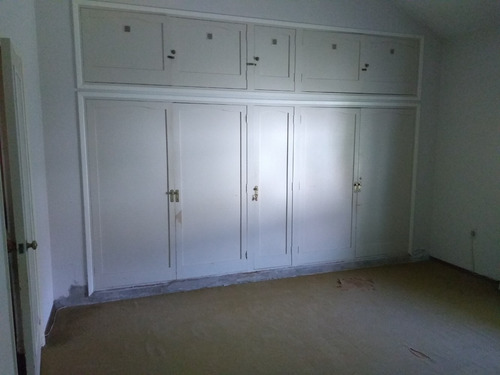 Venta De Fina Casa En Carrasco Centrico De 4 Dorms Y Scio