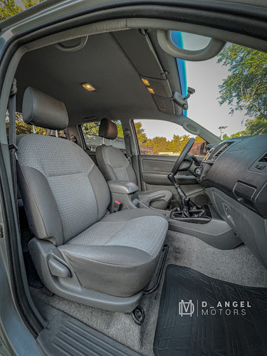 Imagen 13 de 14 de Toyota Hilux Sr 4x4 3.0tdi