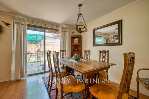 Casa Chilena En Condominio Consolidado En Chicureo...