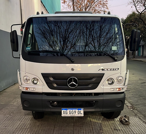Mercedes Benz Accelo 815 / 2023 / Autoglas