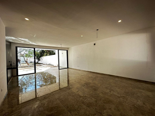 Casa(150) En Venta En Privada Zendera, Conkal