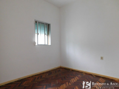 Imagen 6 de 11 de Casa De 2 Dormitorios Con Entrada Para Autos