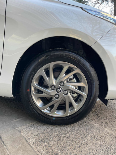 Imagen 5 de 25 de Toyota Yaris 2022 1.5 107cv Xls Cvt