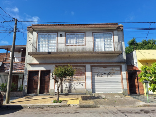 Chalet 4 Amb En Planta Alta + Local, Cochera Doble Y Parque De 327 M2