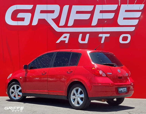 Imagem 4 de 14 de Nissan Tiida Hatch S 1.8 16v-mt 4p 2012