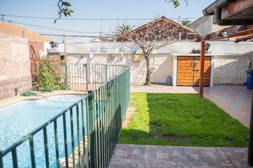 Se Vende Casa A Pasos De Vicuña Mackenna Con Santa...