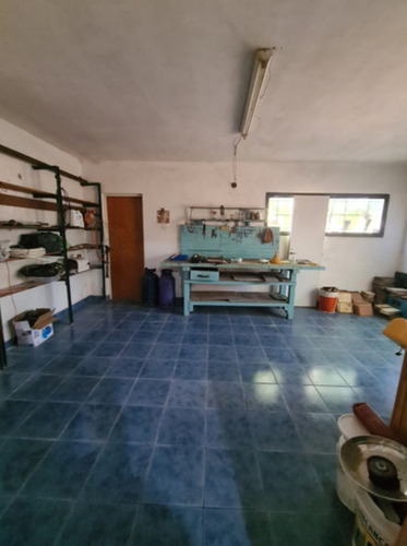 Local Comercial Con Vivienda Multifamiliar (a Reciclar)