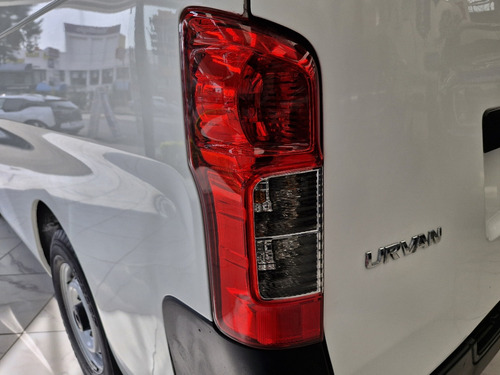 Nissan Urvan 4p Amplia L4/2.5 Man A/A P/Seg