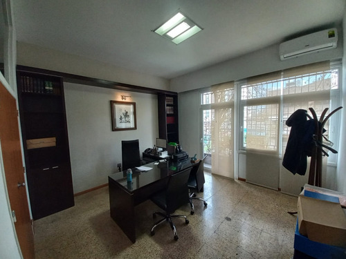 Avda Triunvirato Y Echeverria Subte Linea B Estacion Echeverria Oficina Totalmente Reciclada Moderna Lugar Para 12 Puestos De Trabajo. Entrada Independiente