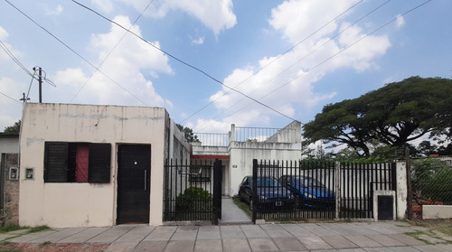 Casa Americana Y Departamento Dos Ambientes En Venta. Ituzaingo Norte