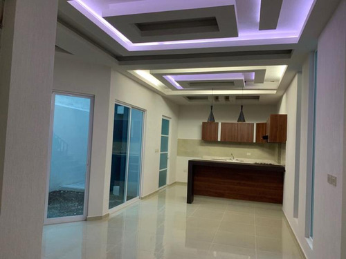 Casa En Venta En Nueva Chapultepec, Morelia, Michoacán De Ocampo C.p. 58280