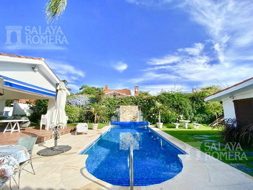 Imagen 6 de 20 de Venta Casa En Playa Mansa, 4 Dormitorios, Piscina, Financiación