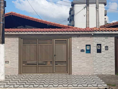 Casa Térrea, Vaga Para 4 Carros Médios, 3 Quadras Praia