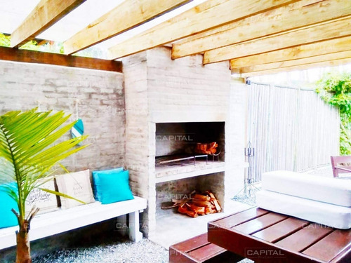 Casa En Venta De Cuatro Dormitorios, Parrilla Y Piscina En Montoya- Ref: 29850