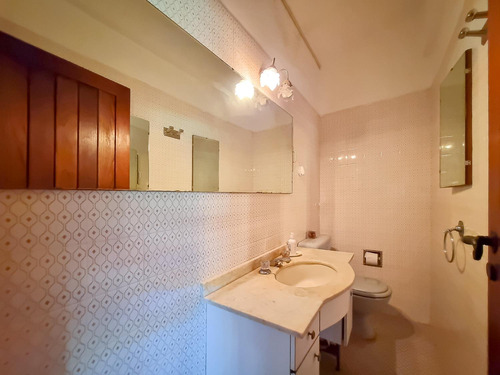 Casa En Venta · 7 Ambientes · 3600 M2 · Jardín · Quincho · Piscina