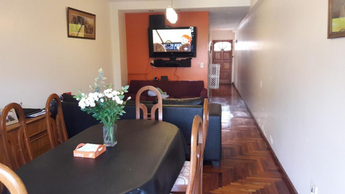 Imagen 3 de 13 de Buen Duplex, Cochera, Jardin, Gran Pileta, Y Quincho Con Parrilla.