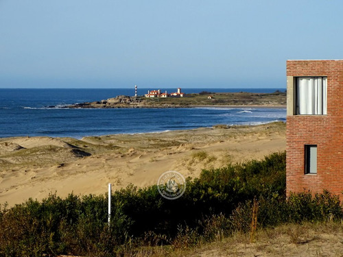 Casa Frente A Playa De La Viuda En Punta Del Diablo