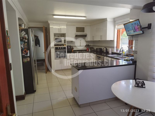 Casa En Venta De 6 Dorm. En La Reina