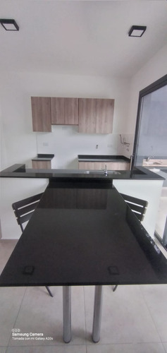 Casa En Venta De 3 Dormitorios En Barrio Villa Catalina