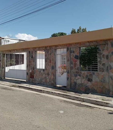 Casa Moderna En Venta Urb. La Ceiba. Guacara. C129