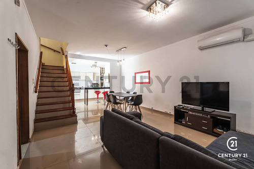 Venta Casa 3 Plantas 5 Dormitorio Cochera Quincho Terraza Jacuzzi. Abasto, Rosario