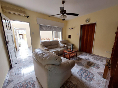 Casa En Venta 3 Dormitorios Terraza Y Quincho Rosario